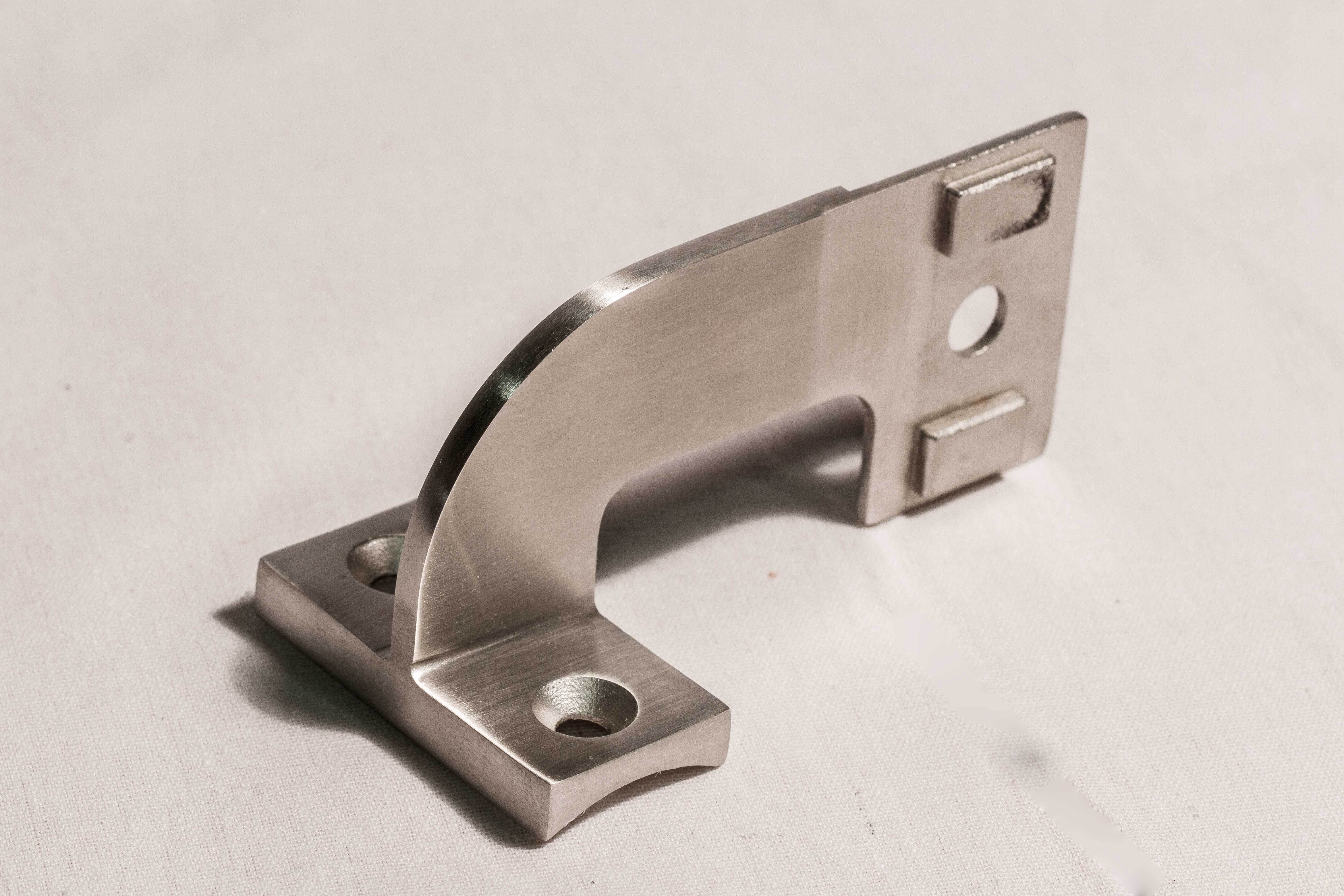 Inline Bracket for Invisipost and 1 5/8″ Handrail | Deck Shoppe