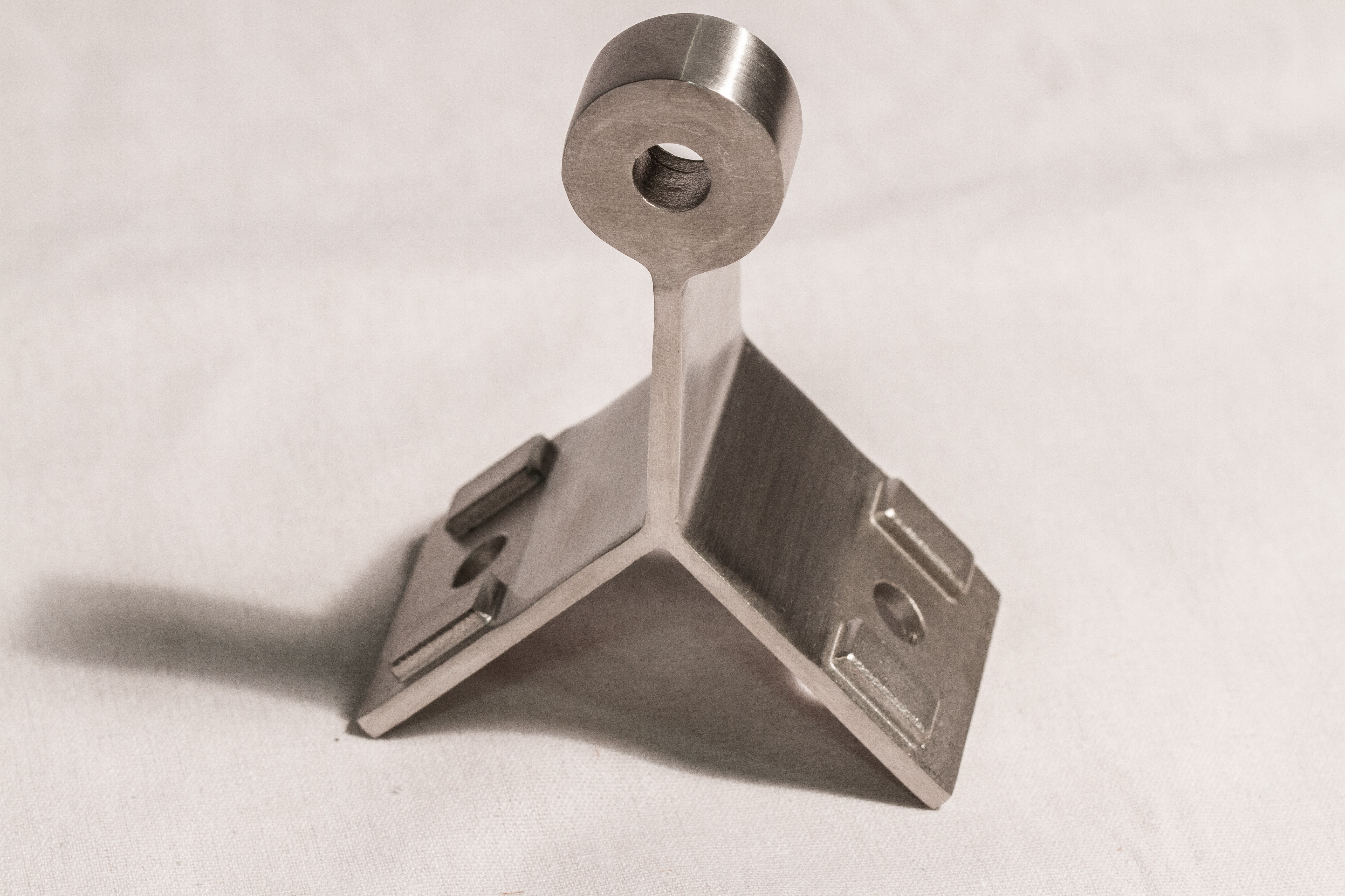 Corner Pivot Bracket for ALX Post and 1 5/8″ Handrail | Deck Shoppe